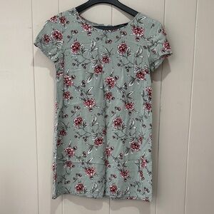 Forever 21 Sage Green Floral Short Sleeve blouse